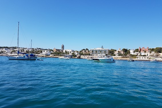 Grotte di Leuca: tre ore in barca a vela Grotte di Leuca: tre ore in barca a vela
