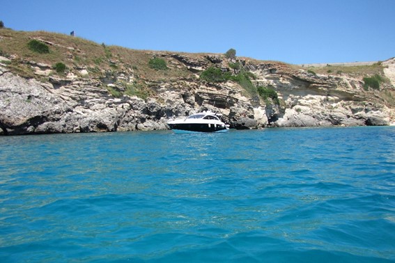 Tour in yacht esclusivo alle grotte di Leuca Tour in yacht esclusivo alle grotte di Leuca