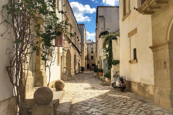 Otranto: storia, mito e devozione